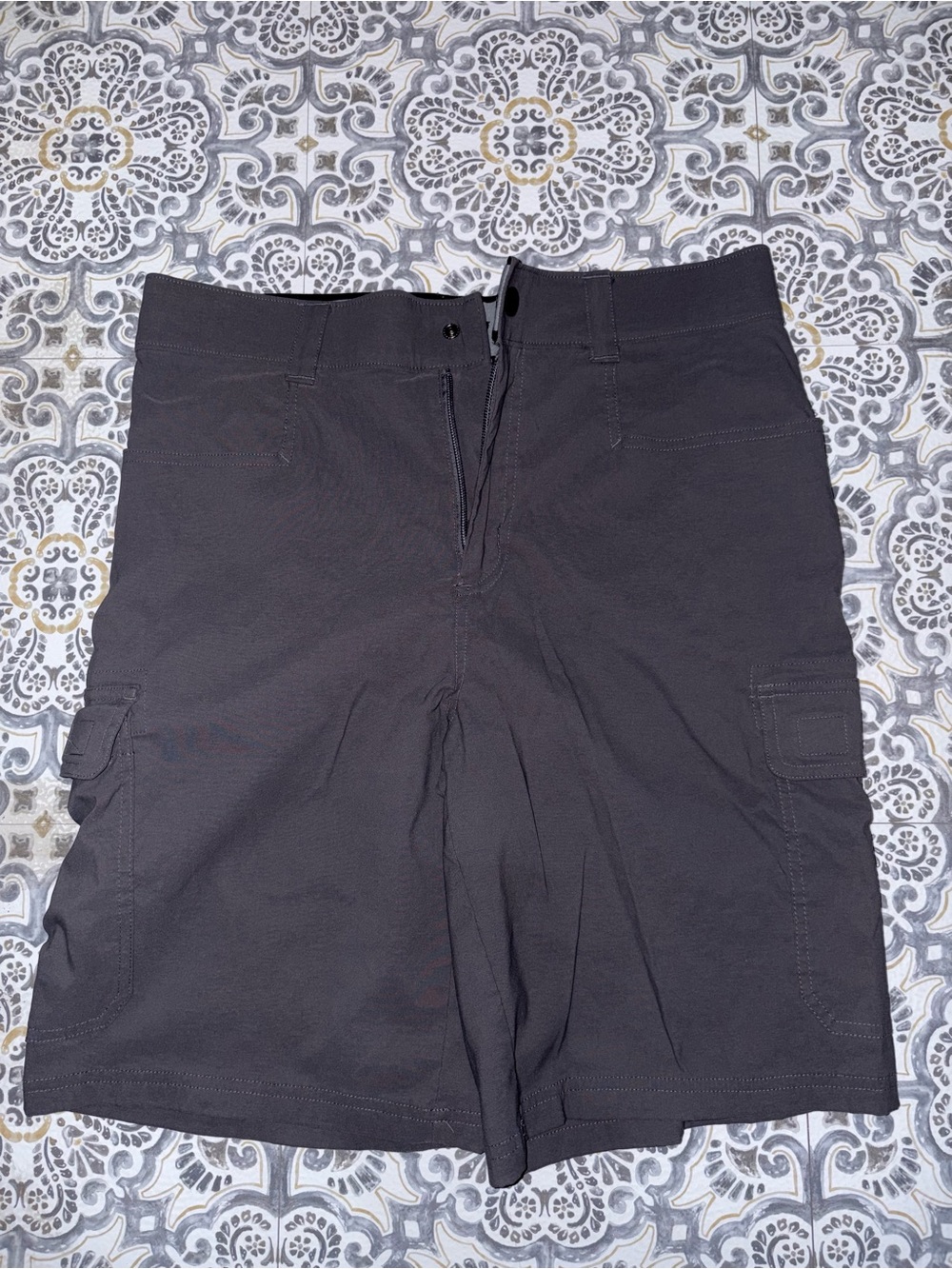 Orvis Black Cargo Shorts with Side Pockets size 32